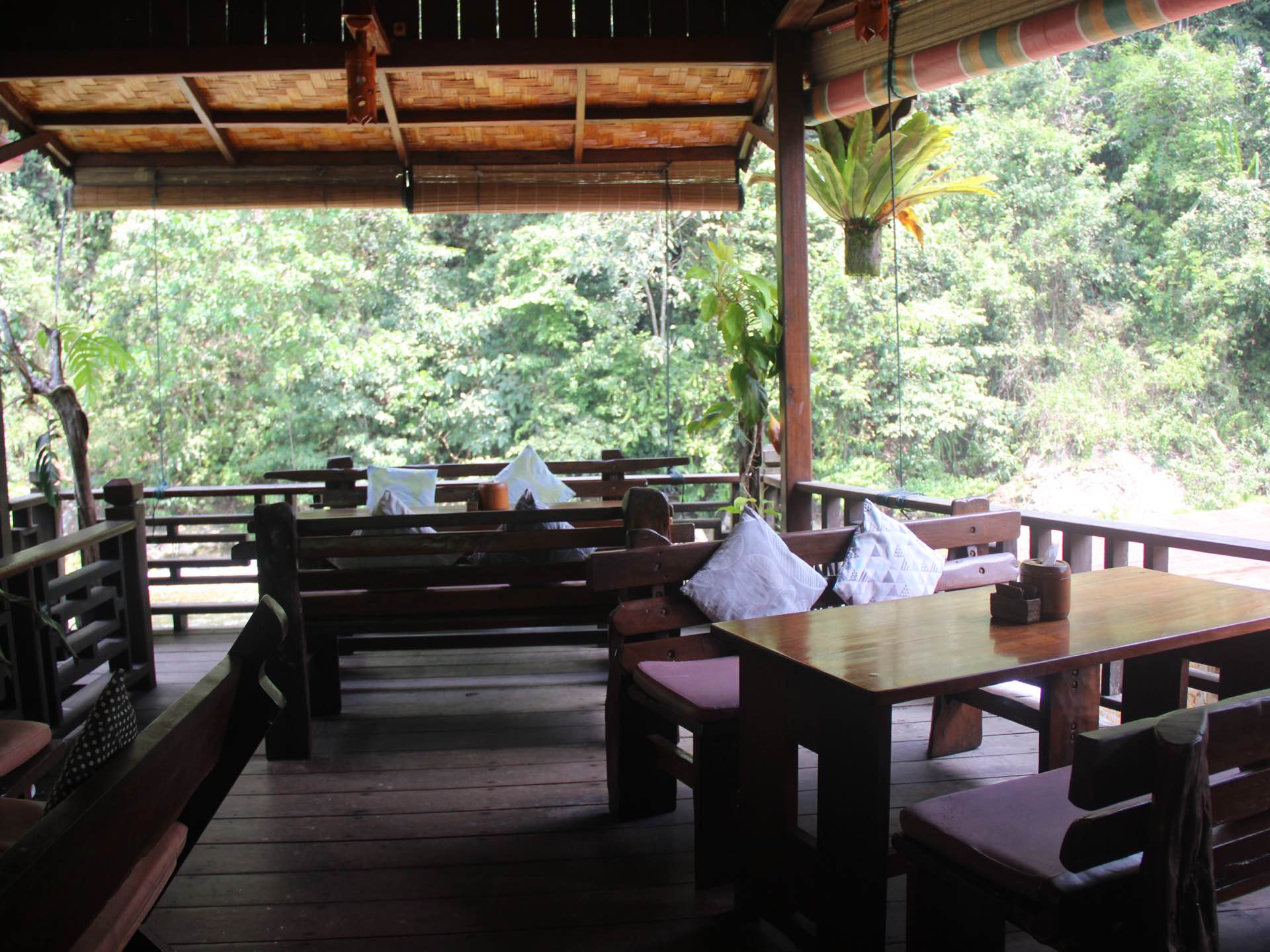 Sam's Restaurant Bukit Lawang