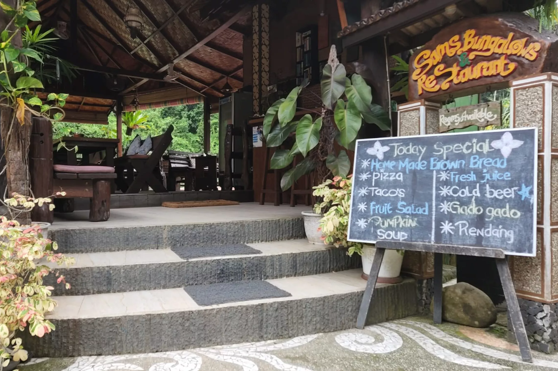 The Sam's Bungalows and Restaurant Bukit Lawang